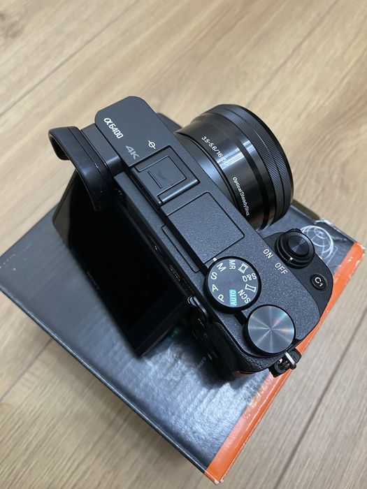 Почти новый Sony A6400 с 16-50