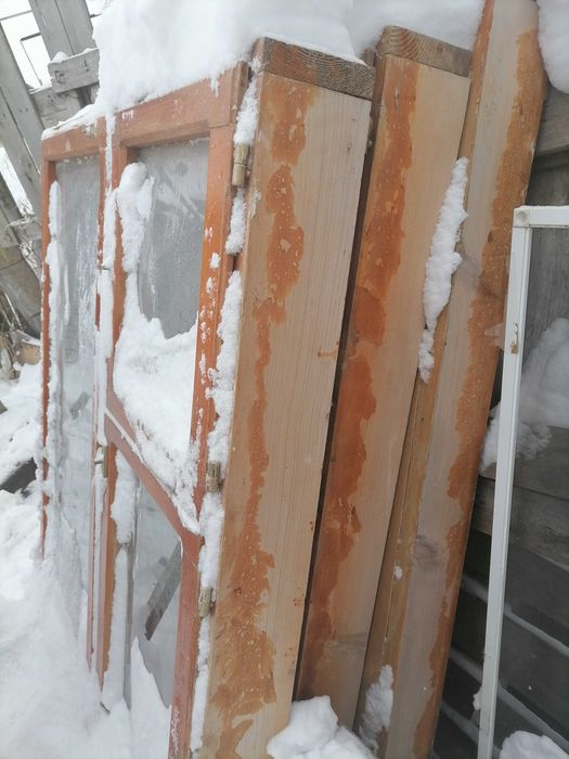 Окна деревянные с подоконником