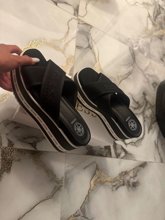 Vând papuci guess