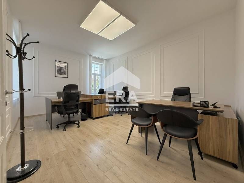 Дава се под наем Офис в София, Център - 92 кв.м за 1748 € - Снимка #1