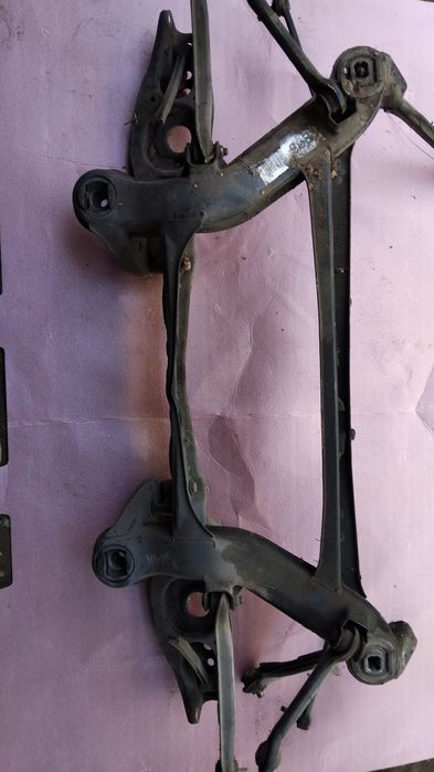 Балка подвеска задние