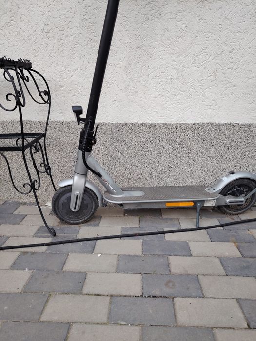 Vând trotineta electrica