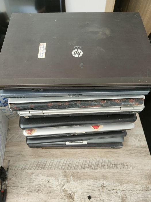 Lot 10 laptopuri