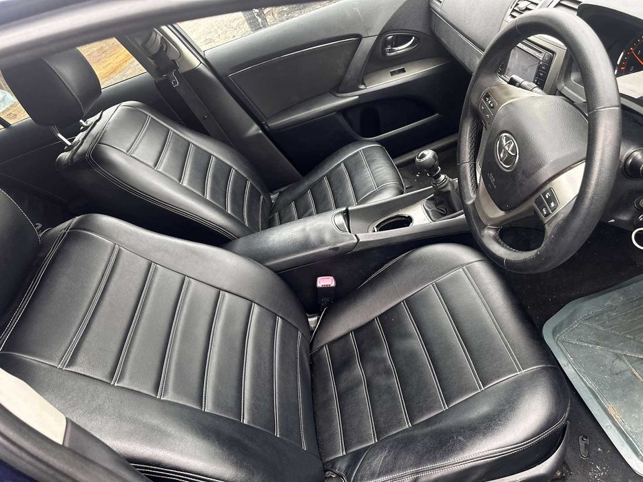 Toyota Avensis D-4D 126 к.с., 2010 г., комби, ръчна скоростна кутия