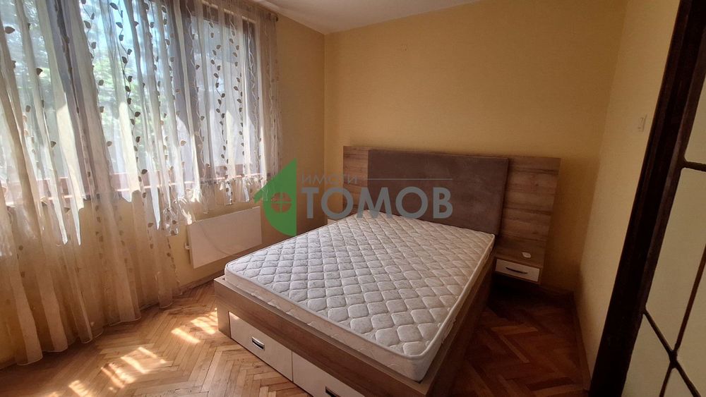 Тристаен апартамент в централната градска част