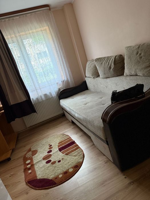 Închiriez apartament