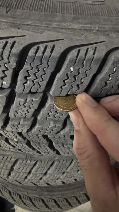 Roadstone winguard suv  225/60/18 - зимни гуми