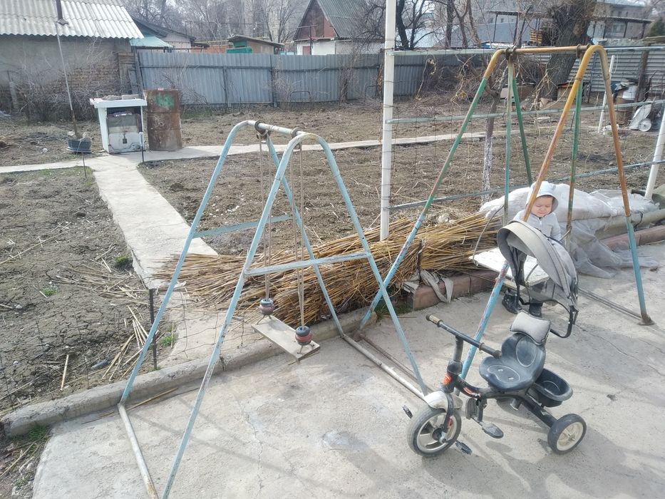 Детские уличные качели