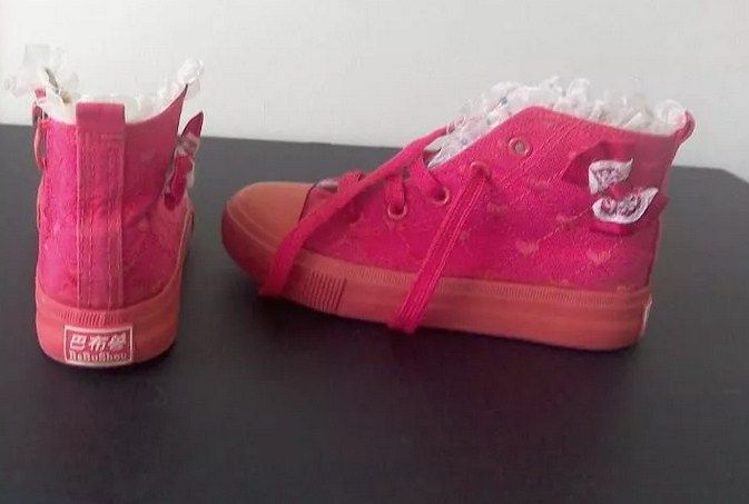 Încălțăminte sport (bascheți) cu fundițe pentru fetițe