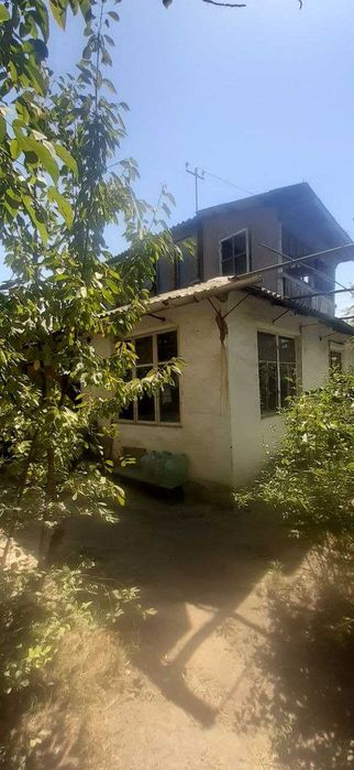 Дача 5 км от Янгибазара 6 соток дом 2 ком фасад 23 метра