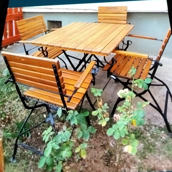 Masă cu 4 scaune pliabile