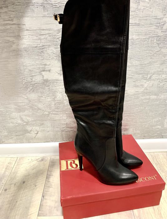 Черные кожанные ботфорты Basconi