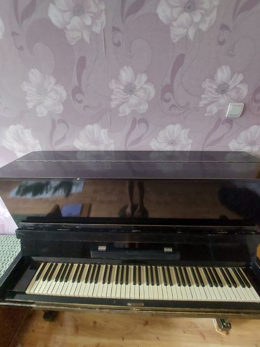 Пианино , клавишный инструмент