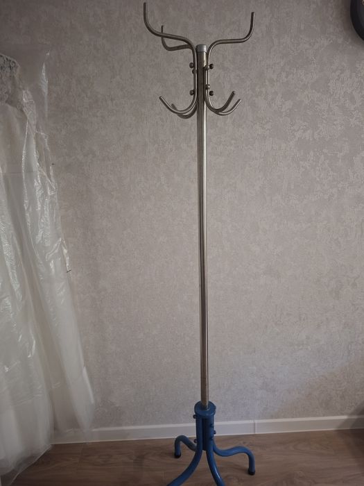 Продам вешалку цена 3000