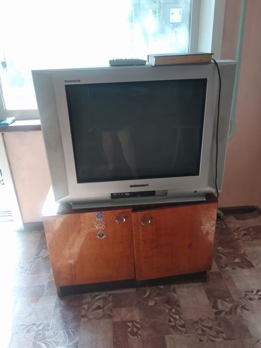 Шкаф, телевизор и тумба бесплатно