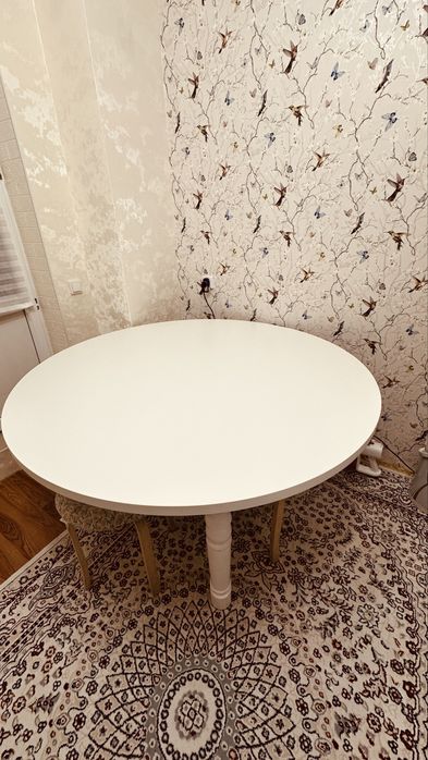 Стол обеденный белый 150х150