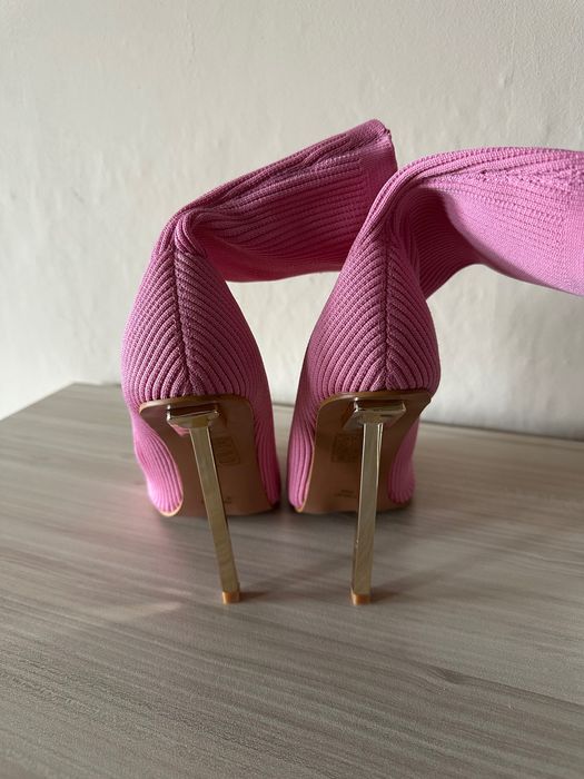 Чисто нови розови токчета