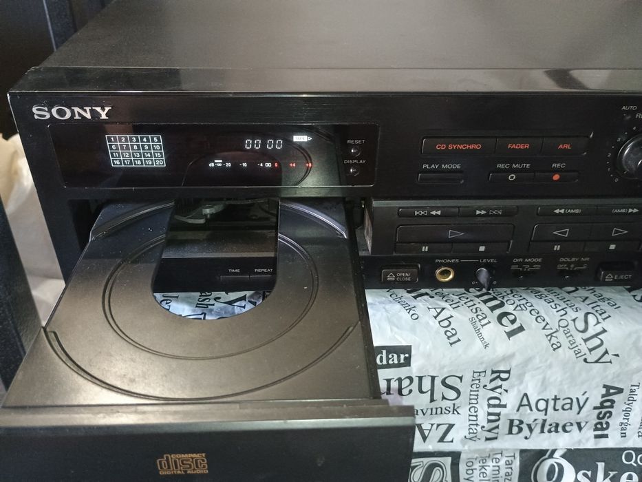 Кассетная дека Sony с CD player.