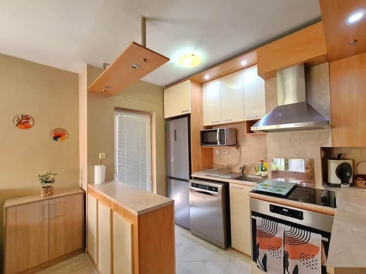 Дава се под наем Двустаен апартамент в Варна, Център - 60 кв.м за 498.27 € - Снимка #1