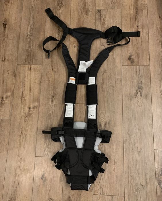 Marsupiu pentru bebeluși Chicco UltraSoft Magic Negru / Gri 
 Model 10