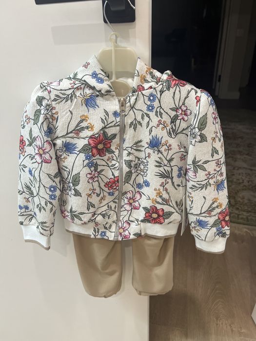 Продам костюм на девочку новый