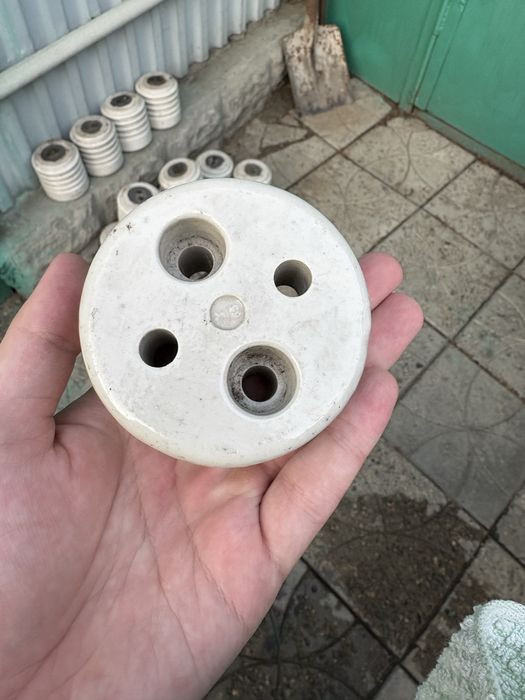 Продам новые изоляторы