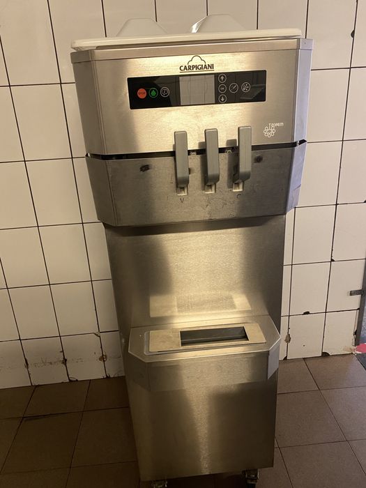 Vand masina de inghetata soft Carpigiani