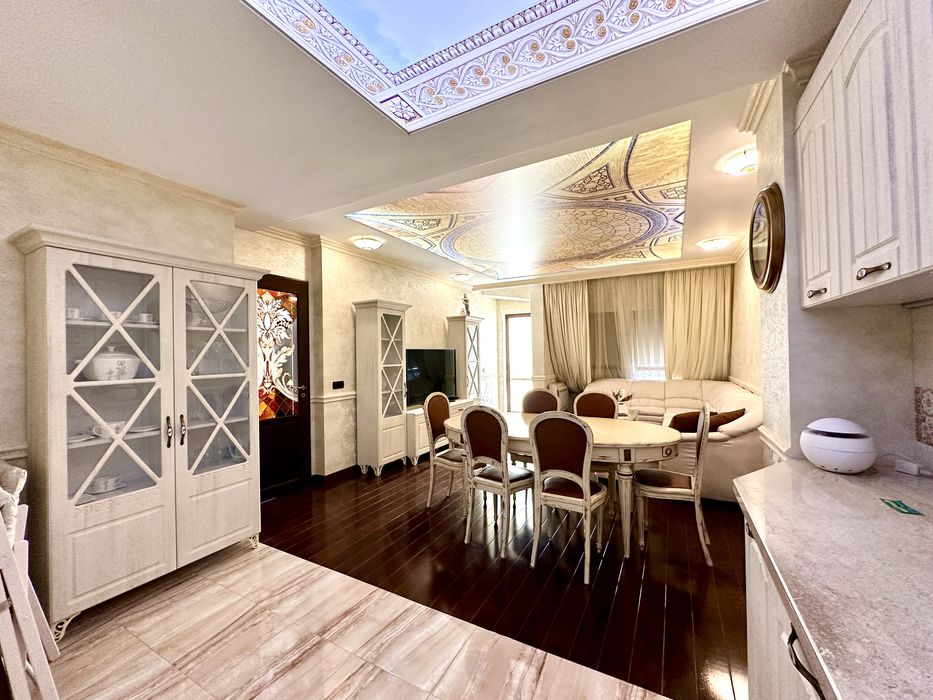 Продава се Тристаен апартамент в Велико Търново, Център - 101 кв.м за 1832 €/кв.м - Снимка #11