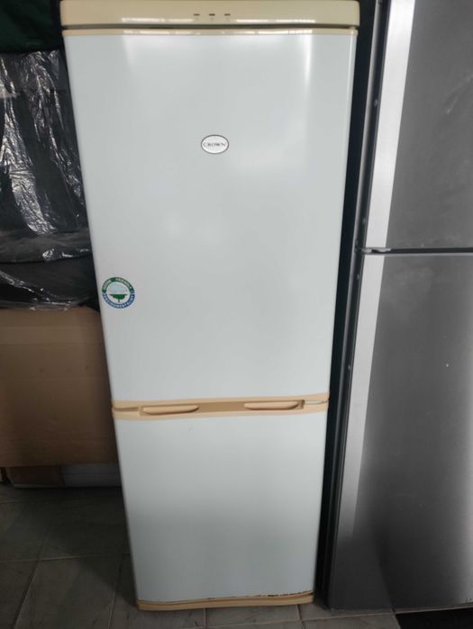 Хладилник с фризер Crown CN 330 W