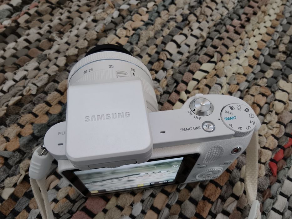 20MP Samsung NX1000 + обектив Samsung 20-50