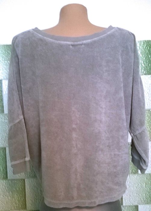 Bluza gri deschis larga cu maneci 3/4 fluture, buzunar mare pe bust