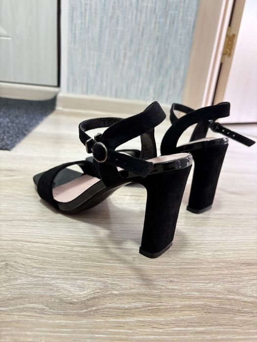 Женская обувь на каблуке