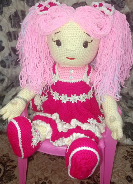 Вязаная кукла ручной работы