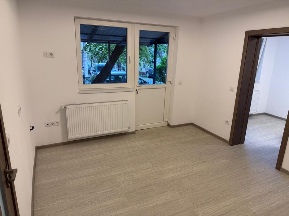 Chirie spatiu comercial 2cam Zona Sf. Vineri