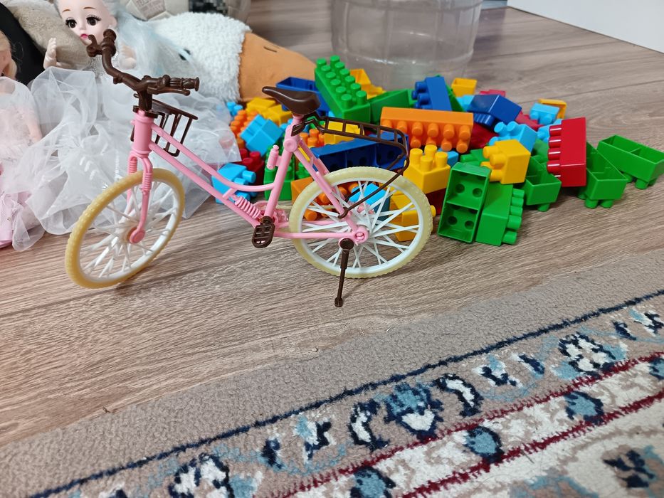 Ойыншықтар,конструктор, доп, қуыршақтар сатылады