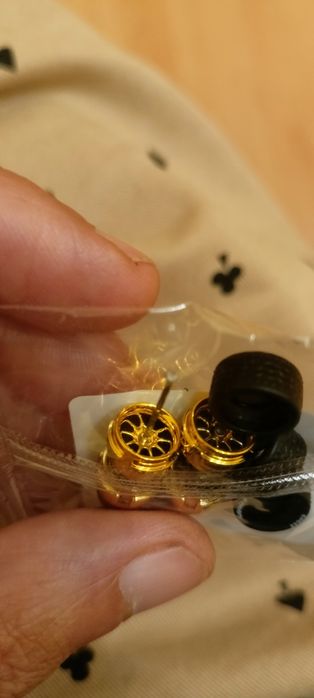 Hot wheels - джанти и гуми 1/64 мащаб