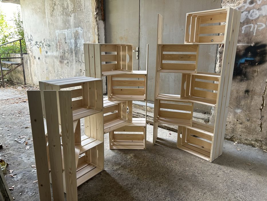 Универсален разтегателен и чупещ се дървен стелаж от щайги