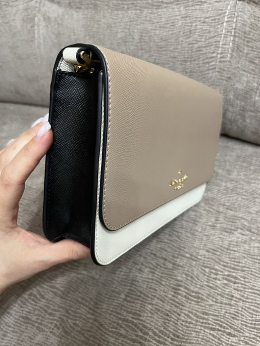 Сумка-клатч от бренда Kate Spade (США).