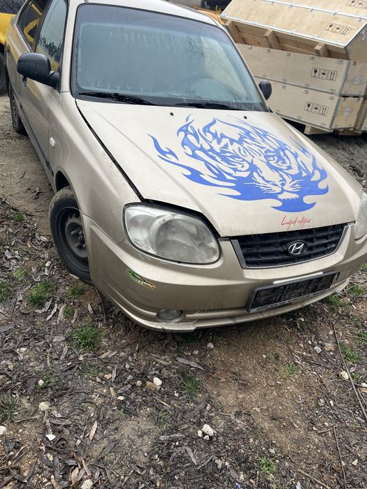 Dezmembrez hyundai accent