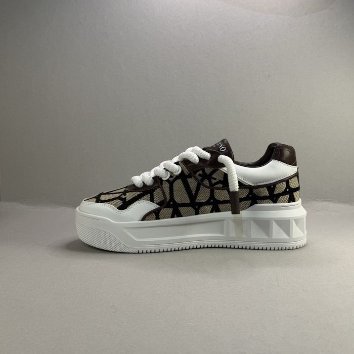 Valentino Garvani XL Stud "White Brown"! НОВИ!