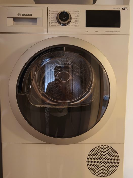 Uscător rufe Bosch 9 kg, pompă de căldură, A++, WiFi, AutoDry – stare foarte bună