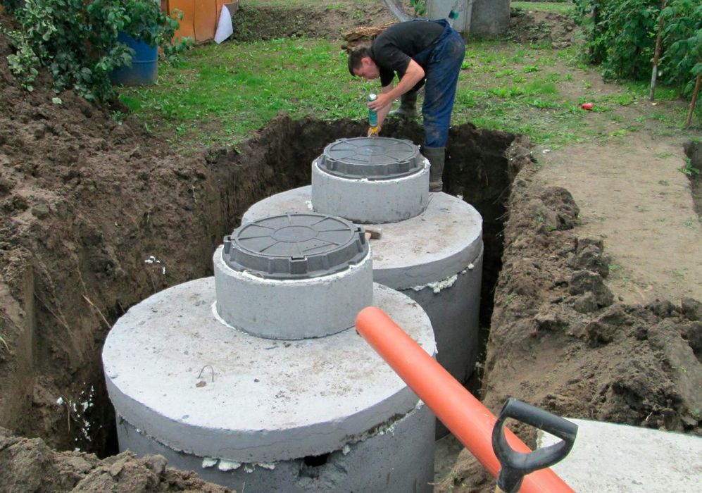 Канализация - септик (3 ж/б кольца). Переливные колодцы для канализации. Кольца для колодца бетонные для канализации. Бетонные кольца для канализации. Септик из бетонных колец кс 10-9.