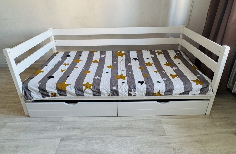 Продам детскую кровать с матрасом