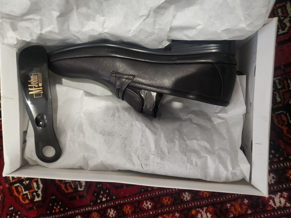 M John классик туфли сотилади.