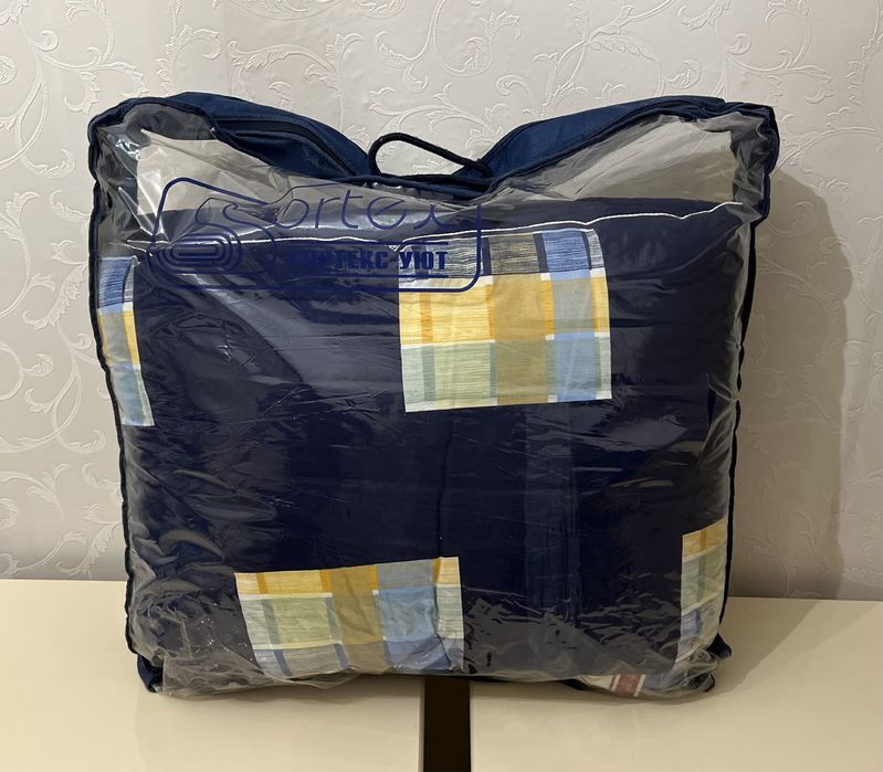 Новый комлект одеяло и подушка