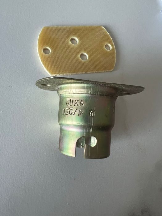 Патрон байонетный B22D-220МФ УХЛ2