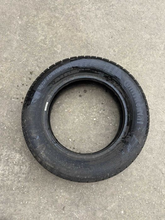 Vând 4 anvelope de vara Continental, dimensiune 165/70 R14.
