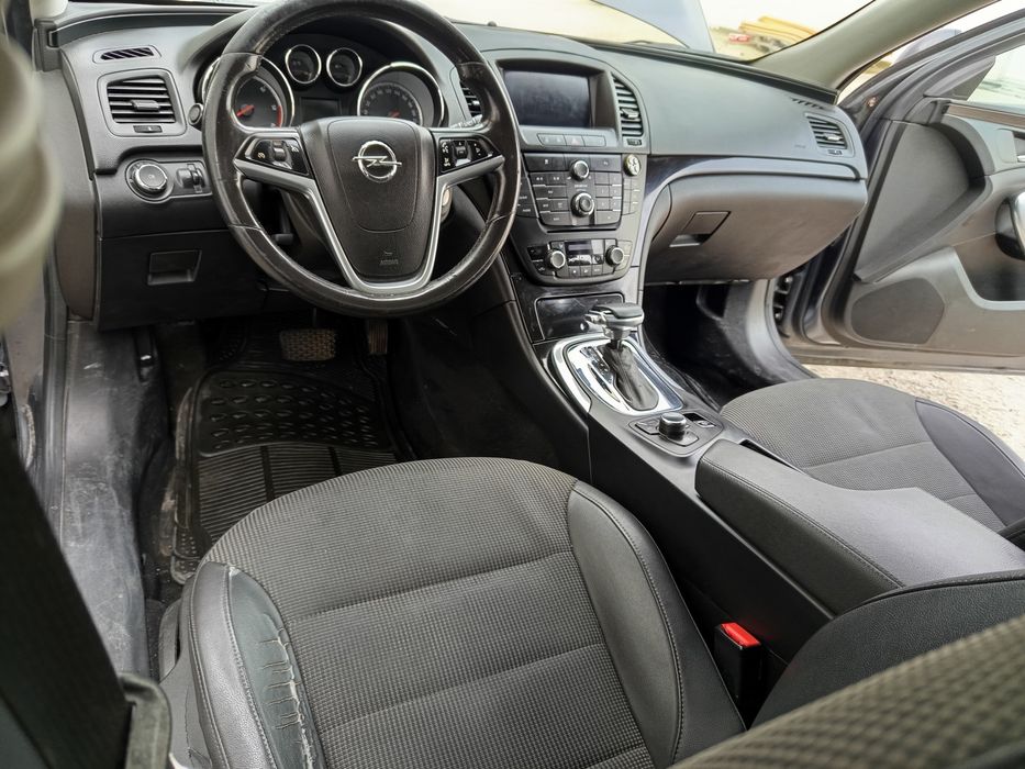 Продавам OPEL Insignia
