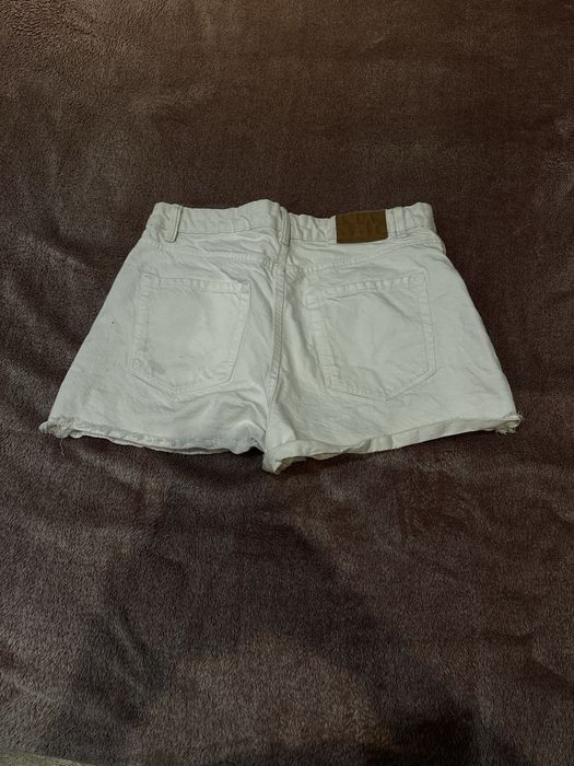Красиви бели къси гащи