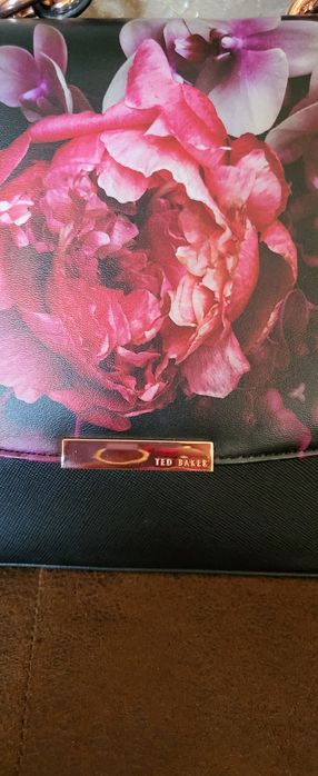 Оригинална чанта на Ted baker